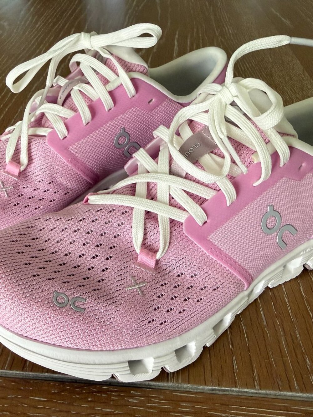 On Cloud X 4 Women’s Size 7.5 Pink Sneakers